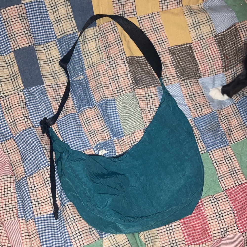 Malachite Medium Nylon Crescent BAGGU MAKE ME AN OFFER!